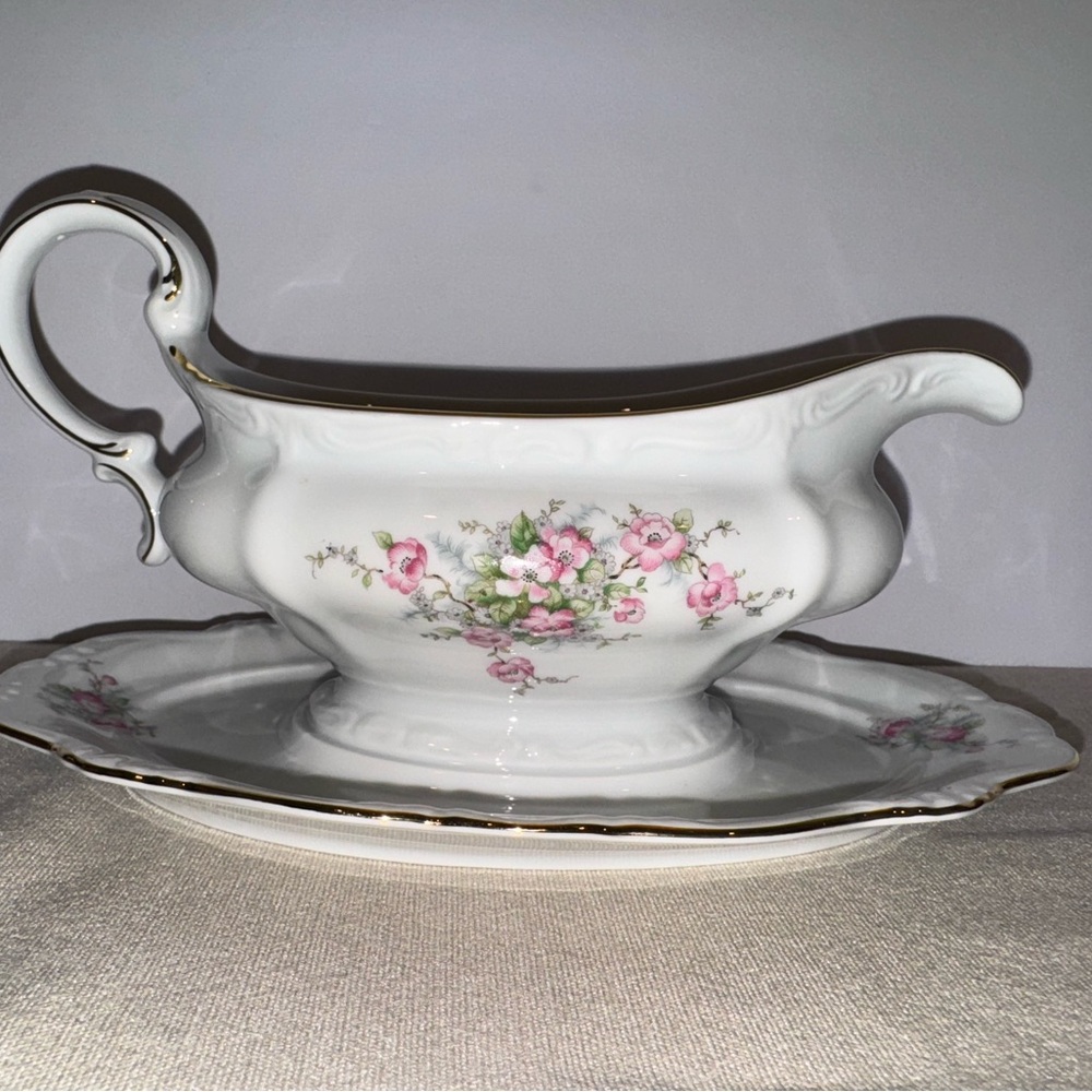 Johann Haviland Bridal Rose Gravy Boat Attached Underplate 1 Pour Spout Bavaria